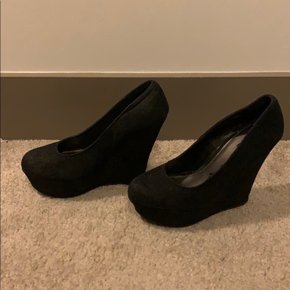 Black wedge heels